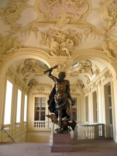 Residenzschloss Rastatt, Statue des Jupiter im Treppenhaus
